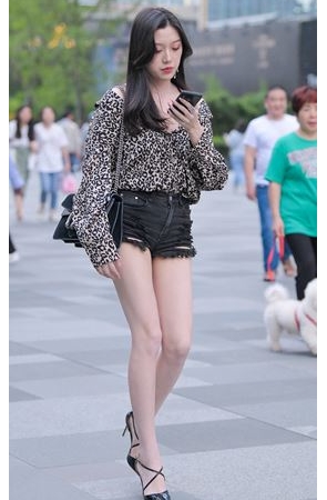 高跟热裤美女(70P)