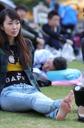 No820 诱惑的少妇脱下皮鞋，双脚就这么一伸，就让我来感觉了