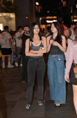 偶遇长牛仔裤姐妹