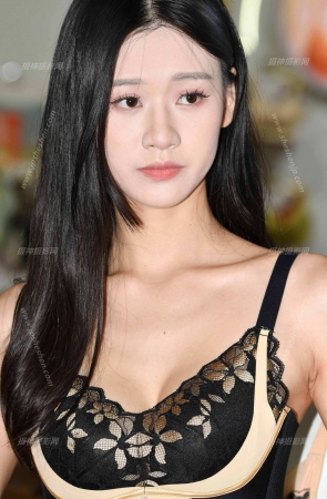23420-15=33√瓜子脸内衣模特 10P