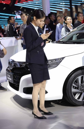 端庄的制服美女