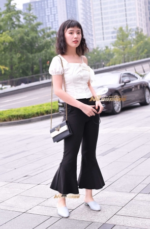 甜美长相紧致好身材