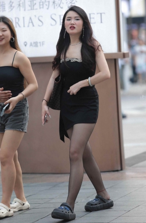 诱惑街拍黑丝shaofu