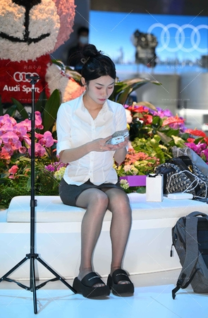 在直播的超薄丝小姐姐 [17P]