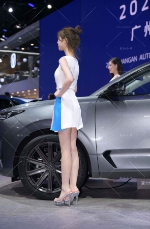 小清新风美腿车模小姐姐 [18P]