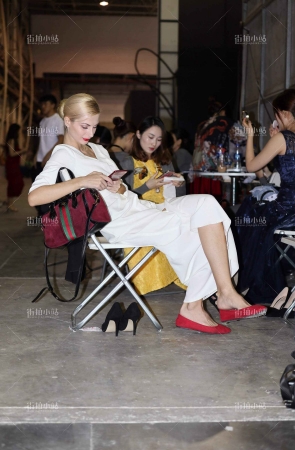 白色长裙洋模特