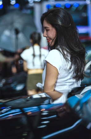 漂亮的车模小姐姐