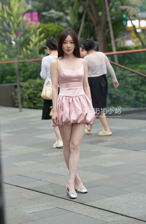 搭讪街拍粉嫩小仙女