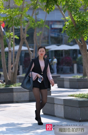 迷人的黑丝长腿3A3732[1.37G]