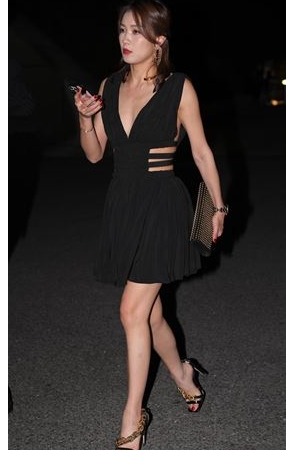 深V黑裙美女(113P)