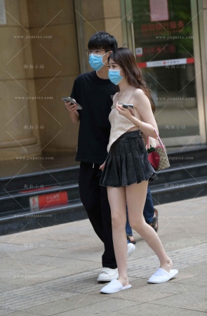 街拍超短百褶短裙小女友  [21P]