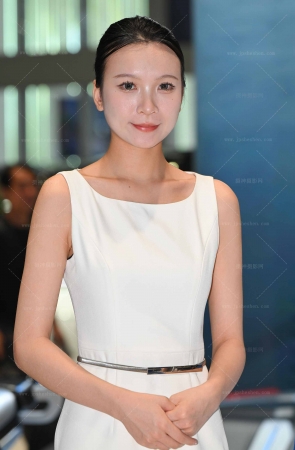 241115-65=68√清秀笔直美腿，丝袜女孩 13P