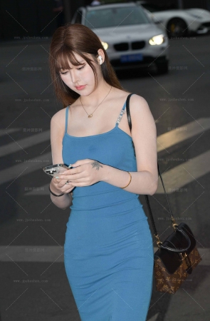 2362-26=93√吊带裙配凉拖的美女 14P