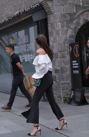 这个西裤够紧吗