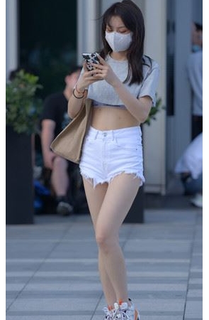 白色热裤露腰美女(27P)