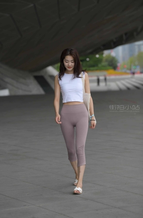 搭讪街拍紧身瑜伽裤美眉