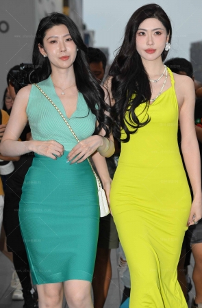 【摄神作品】25620-3=126√叶濛雨VS弦子【4k视频】 13P