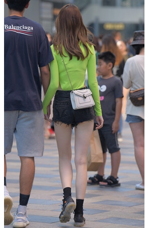 漂亮的气质美女(41P)[978M/JPG]