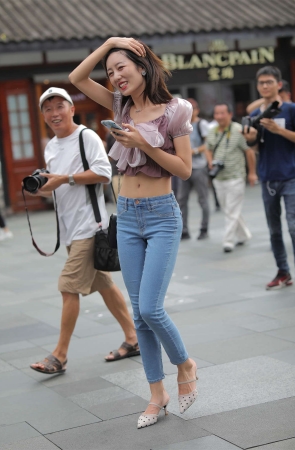 窈窕铅笔牛仔裤