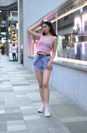 搭讪街拍热牛裤里丝小姐姐 [21P]