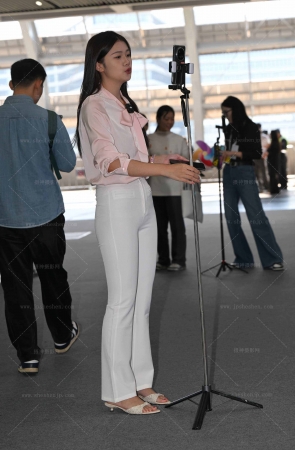 251125-51-103√极品白裤脚板底素人少妇主播