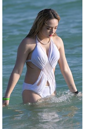 白色泳装小姐姐(39P)