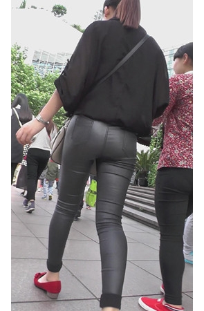 皮裤紧身小姐姐