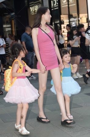 23710-7=140√筷子美腿，双娃辣妈～【套图➕视频】 19P