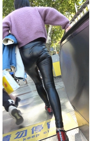 短发皮裤小姐姐[935M/MP4]