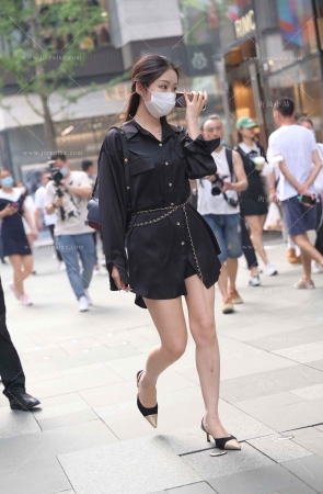 街拍性感白皙美腿美女 [21P]