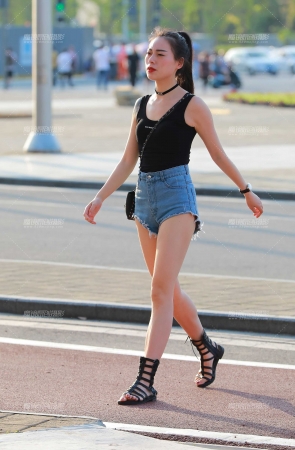 高腰热裤，特显腿美