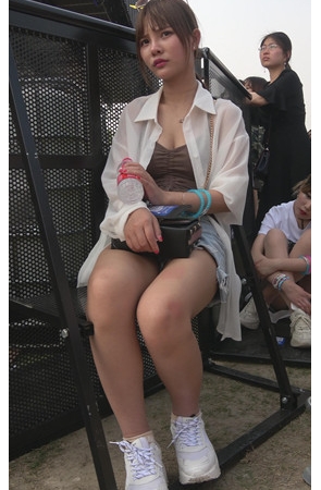 漂亮的美腿小姐姐