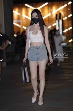 热牛小蛮腰美女