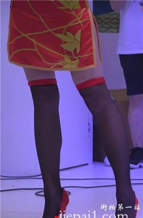 清新小可爱旗袍小美女，太甜美了。