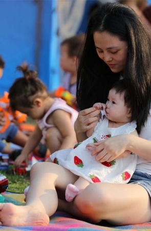 No1218 温柔少妇盘腿露出足底