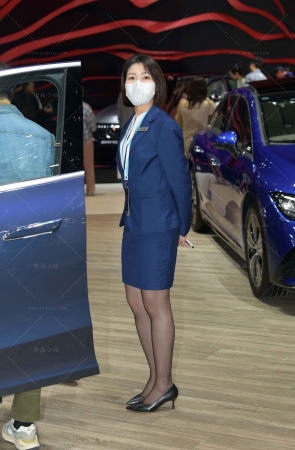 短发干练的制服工装美女