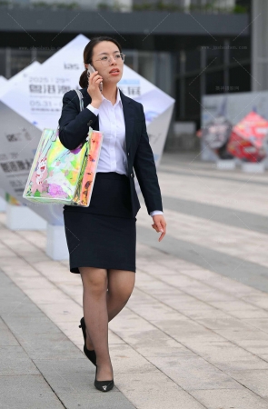 2564-51-100√戴眼镜黑丝韵味轻熟女