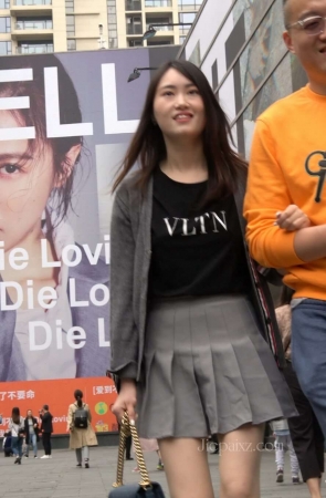 4K – 街拍短裙肉丝美女 [616 MB/MP4]