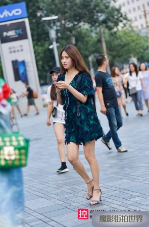 清纯甜美的连体装长腿美女3A3916[145M]