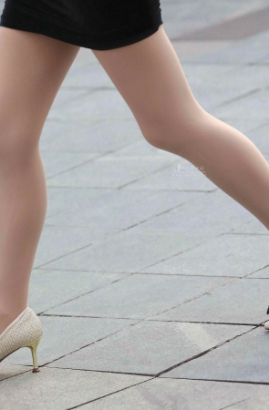 丝袜街拍高跟少妇