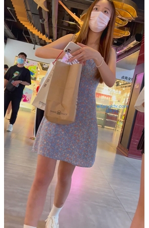连衣裙美女
