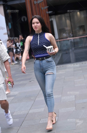 二楼的偶遇紧牛小姐姐