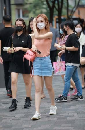 搭讪牛仔裙小姐姐