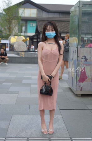 清秀长裙小姐姐