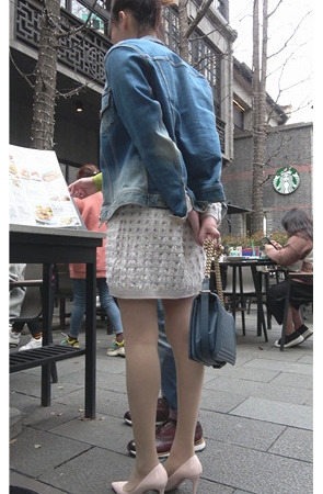 肉丝白裙美女