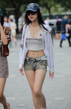 热裤小妹
