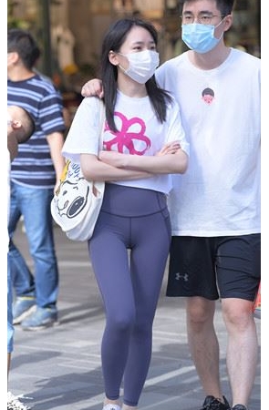 漂亮的瑜伽裤小姐姐(32P)