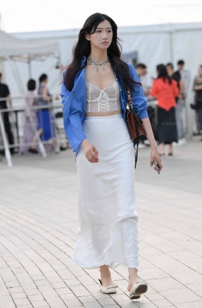 241022-16=35√时尚小姐姐 7P