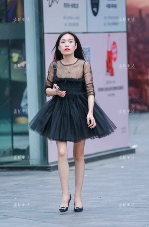 黑色公主裙知性美女