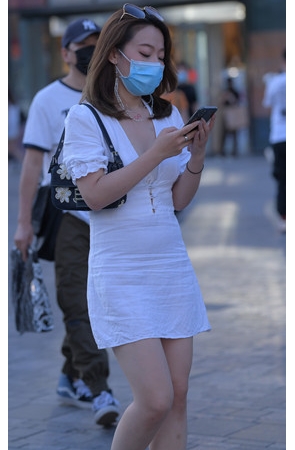 漂亮的包臀裙美女(50P)[1.11G/JPG]